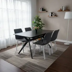 Table À Manger De 4 Chaises. Livraison Gratuite