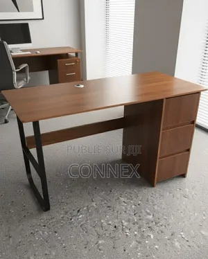 Photo - Tables De Bureau. Livraison Gratuite