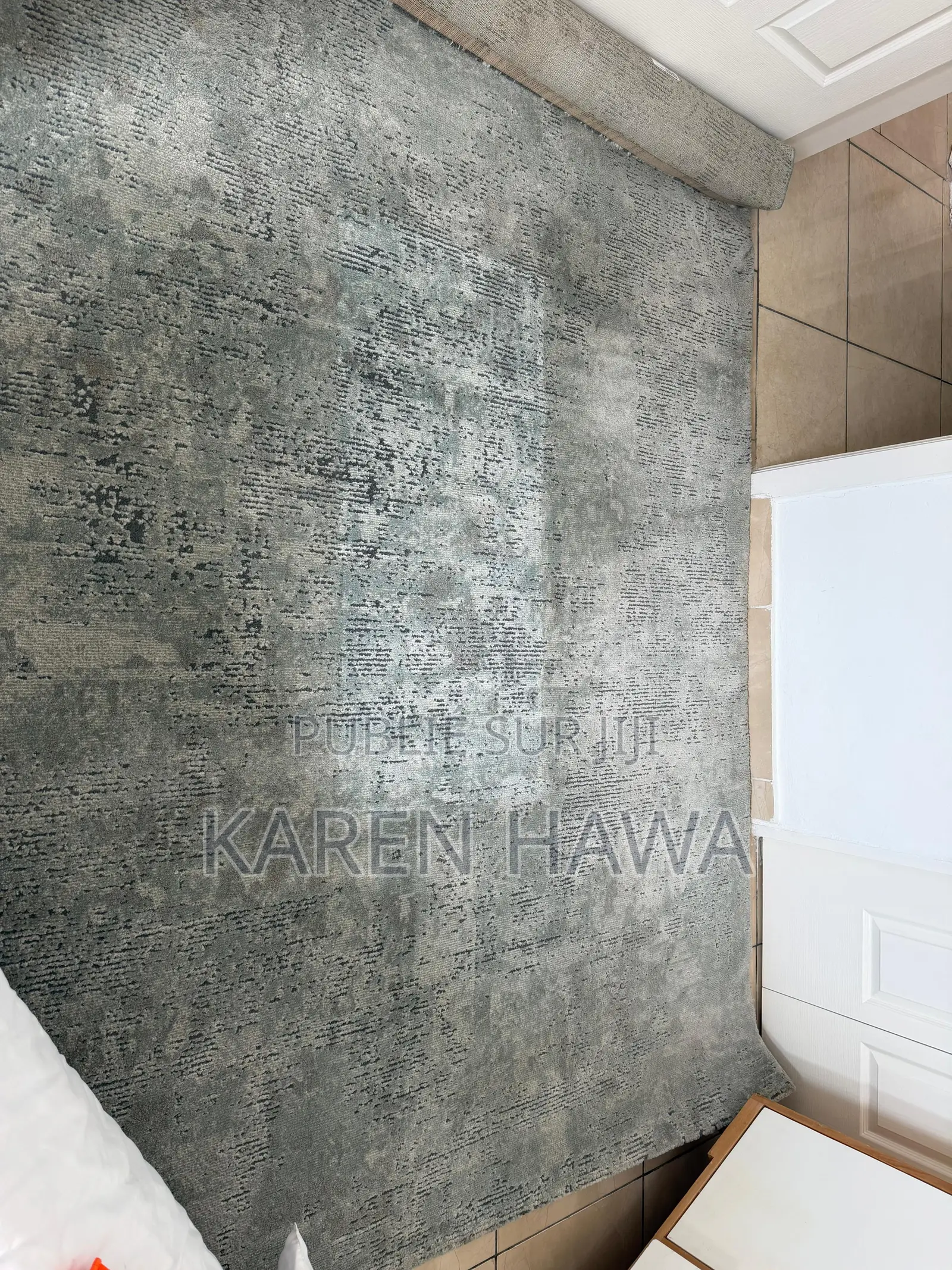 Belle Pièce À Petit Prix ! Tapis 198x285 Cm, en Très Bon État, 70 000.