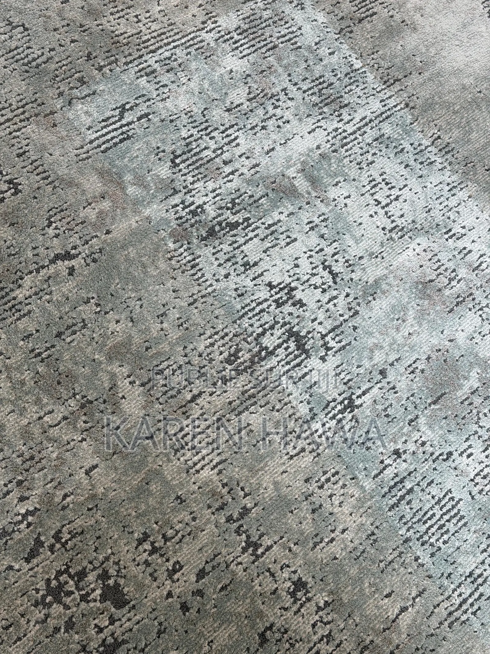 Belle Pièce À Petit Prix ! Tapis 198x285 Cm, en Très Bon État, 70 000.