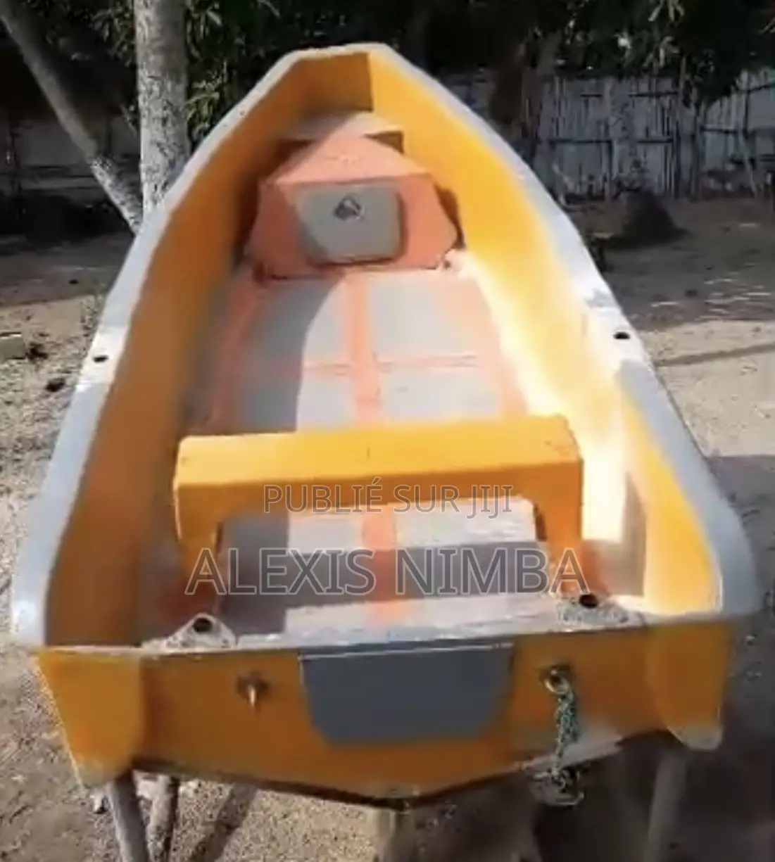 Petit Coque Bateau En Polyester