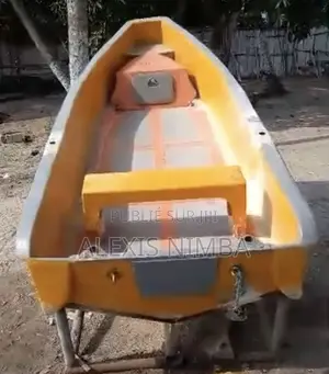 Petit Coque Bateau En Polyester