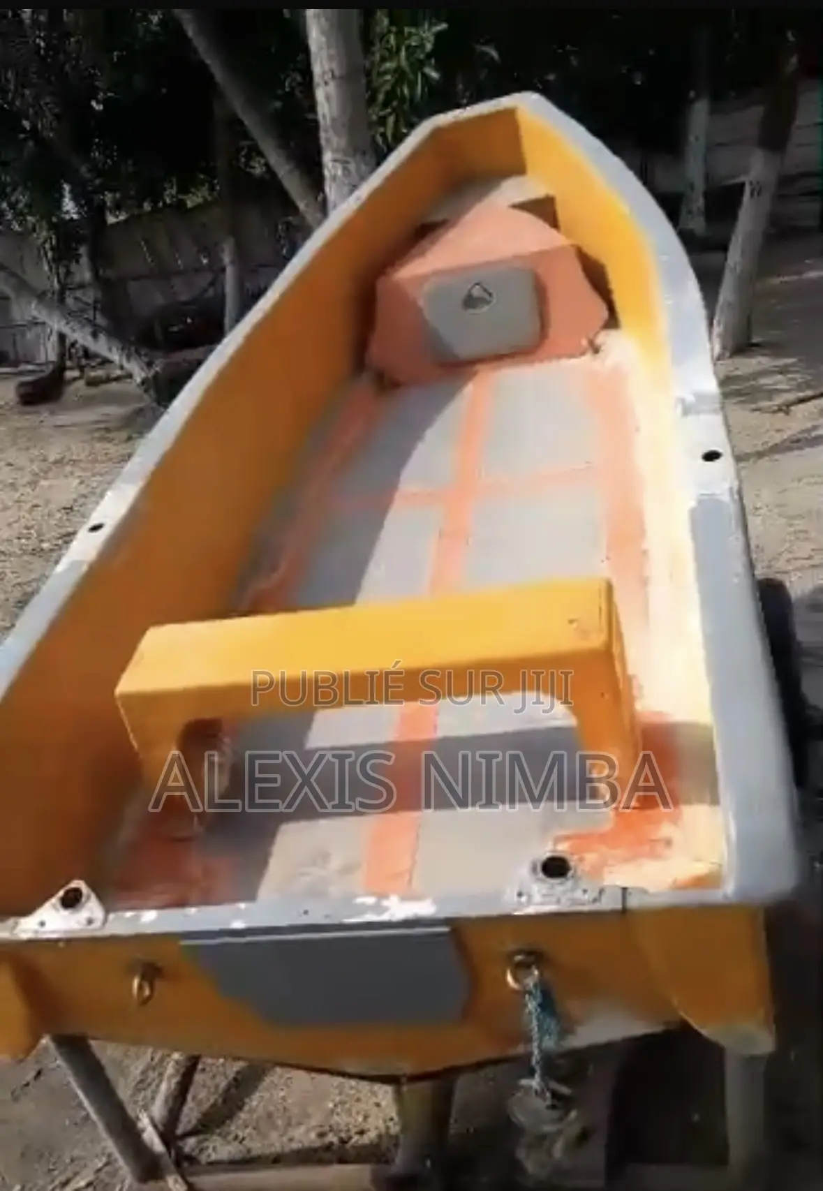 Petit Coque Bateau En Polyester