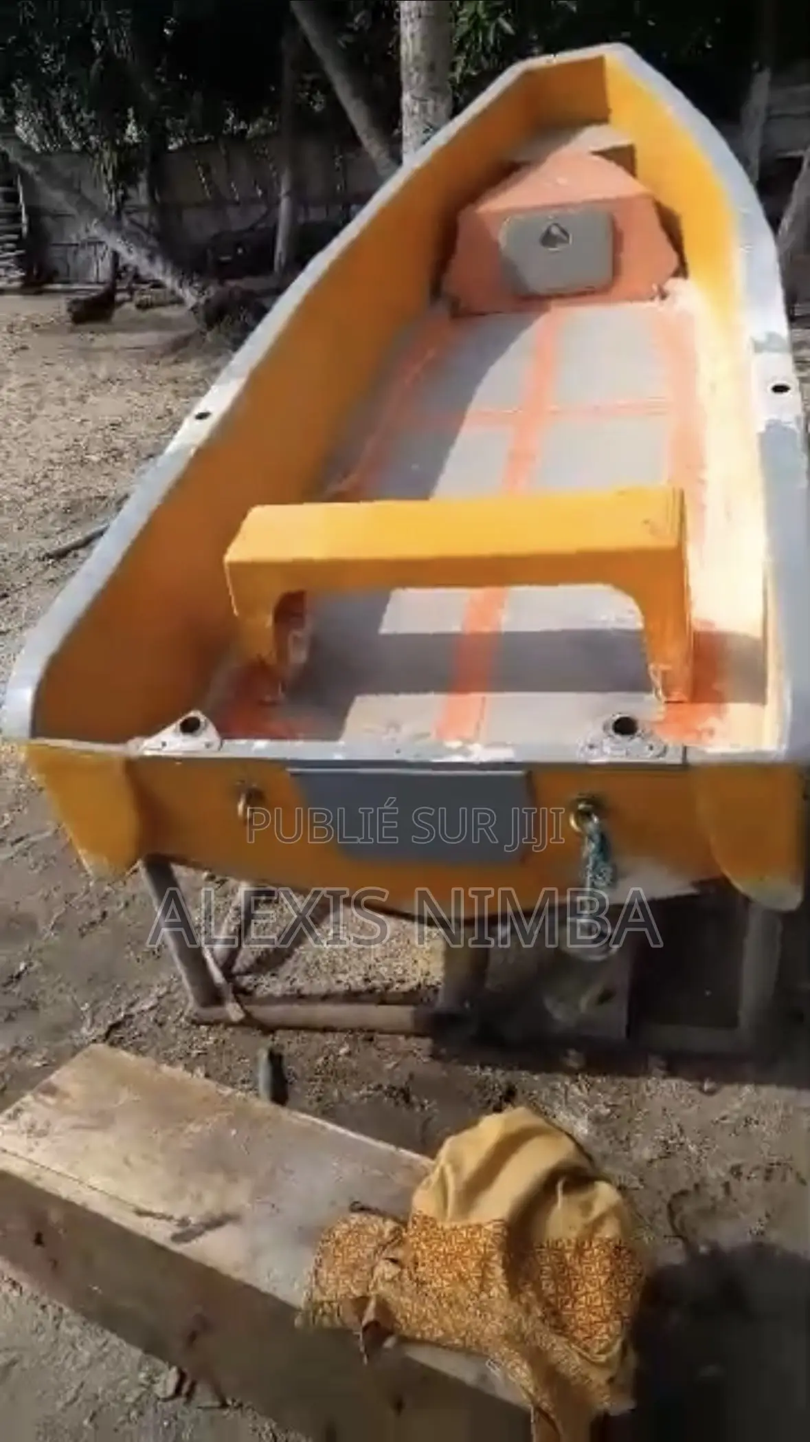 Petit Coque Bateau En Polyester