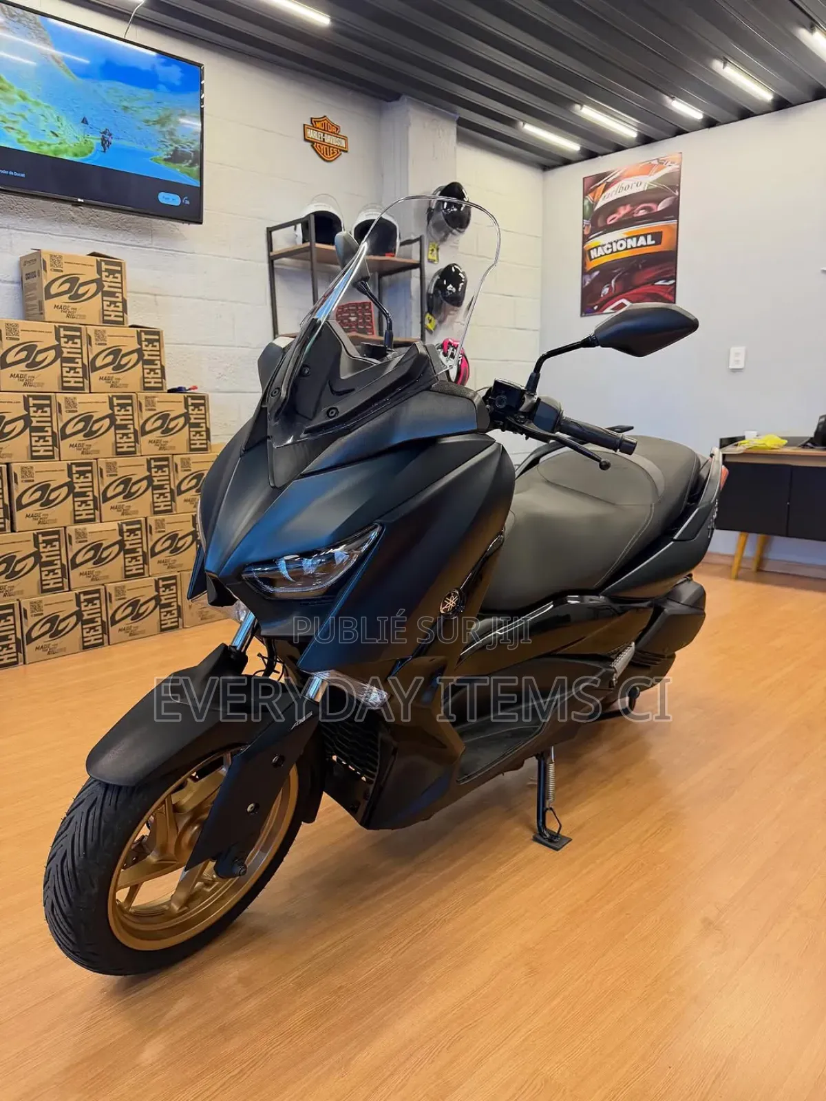 New Yamaha 2025 Black
