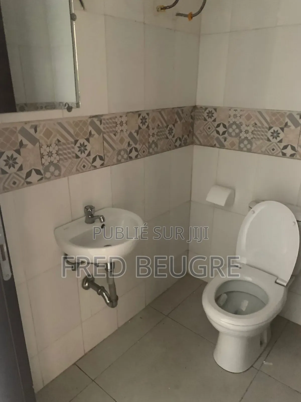 3chbre Chambre et salon dans Villa Et Appartement, Grand-Bassam à Louer