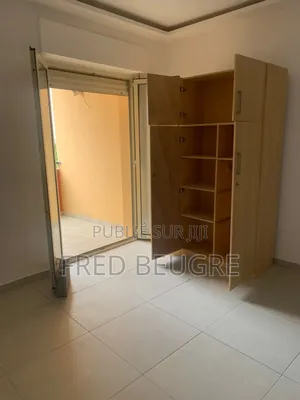 3chbre Chambre et salon dans Villa Et Appartement, Grand-Bassam à Louer