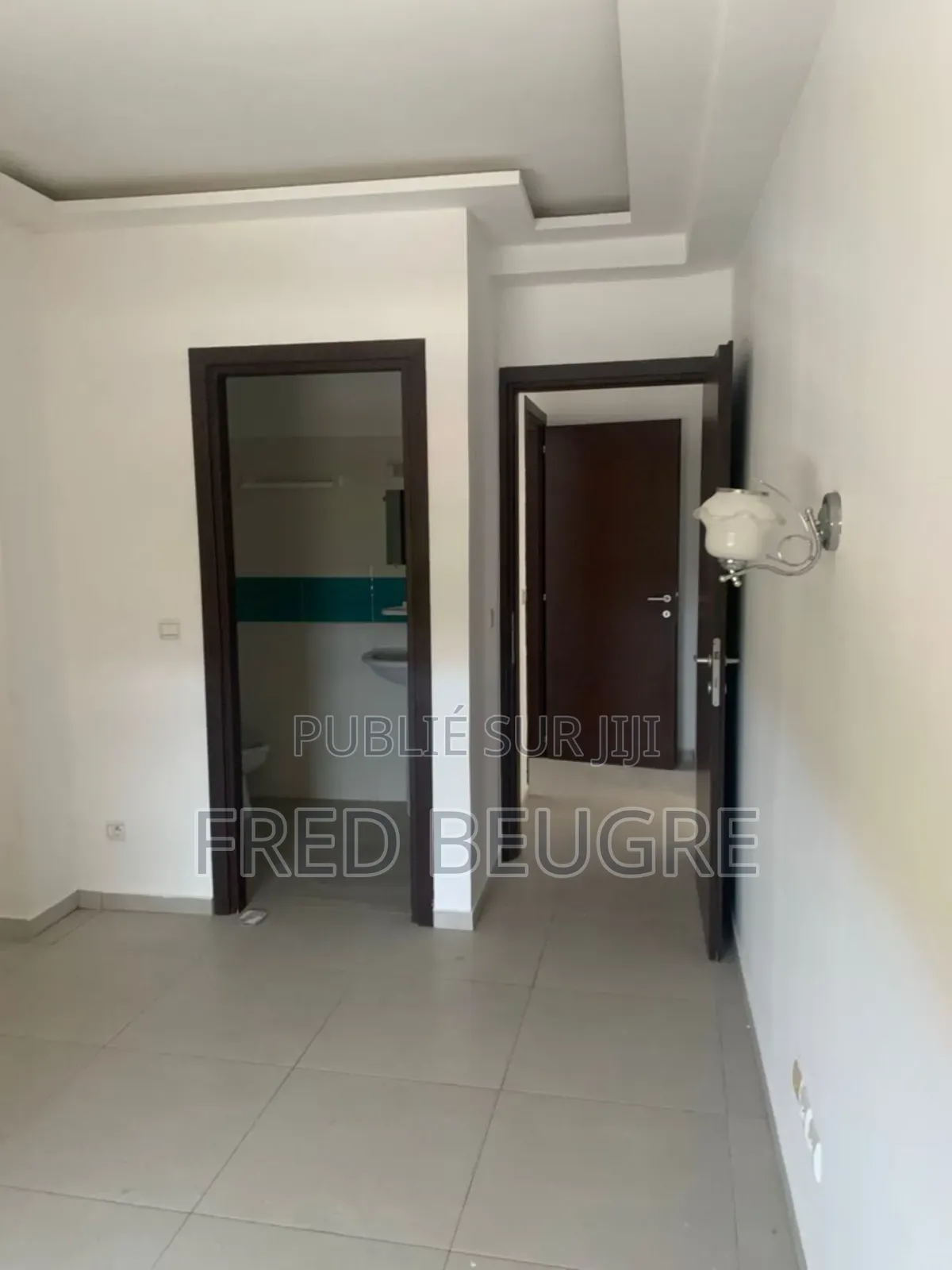 3chbre Chambre et salon dans Villa Et Appartement, Grand-Bassam à Louer