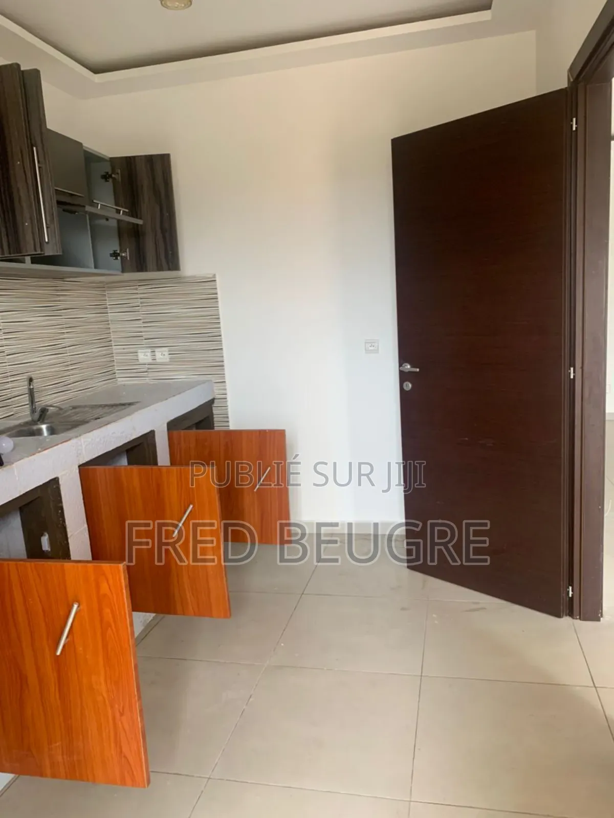 3chbre Chambre et salon dans Villa Et Appartement, Grand-Bassam à Louer