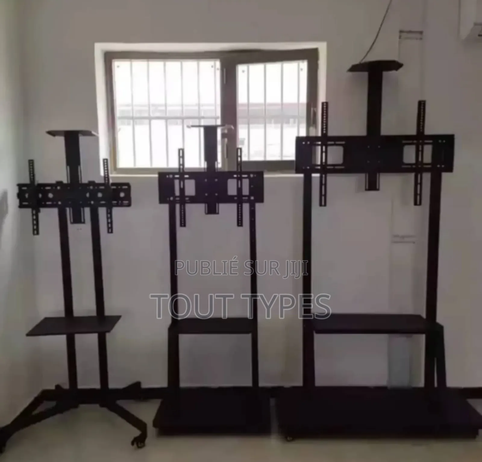 Support Tv Mobile Sur Roulettes (Chariot Tv / Meuble Tv Sur Pieds).