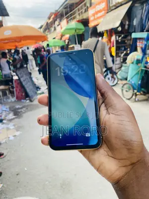 Photo - Apple iPhone 11 64 GB Jaune