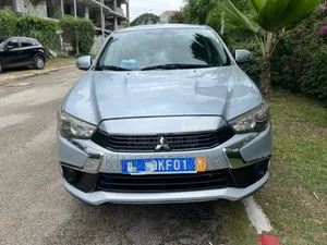 Photo - Mitsubishi Outlander SE FWD 2016 Blue