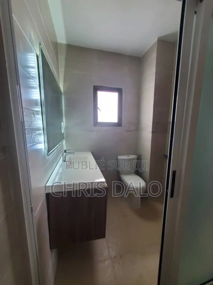 2chbre Appartement dans Dalo Davy, Cocody à Vendre