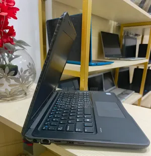 Photo - New Ordinateur Portable Dell Latitude 3380 8GB Intel Core I3 HDD 500GB