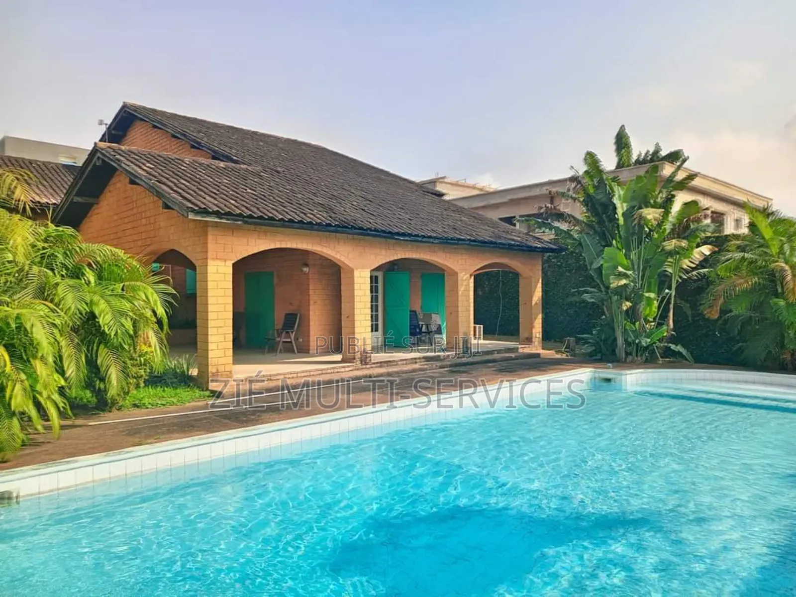 5chbre Duplex dans Zié Multi-Service, Cocody à Vendre