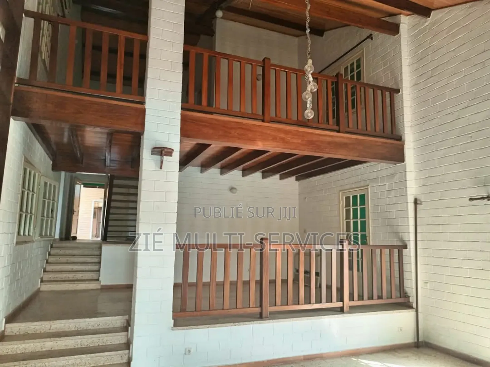 5chbre Duplex dans Zié Multi-Service, Cocody à Vendre