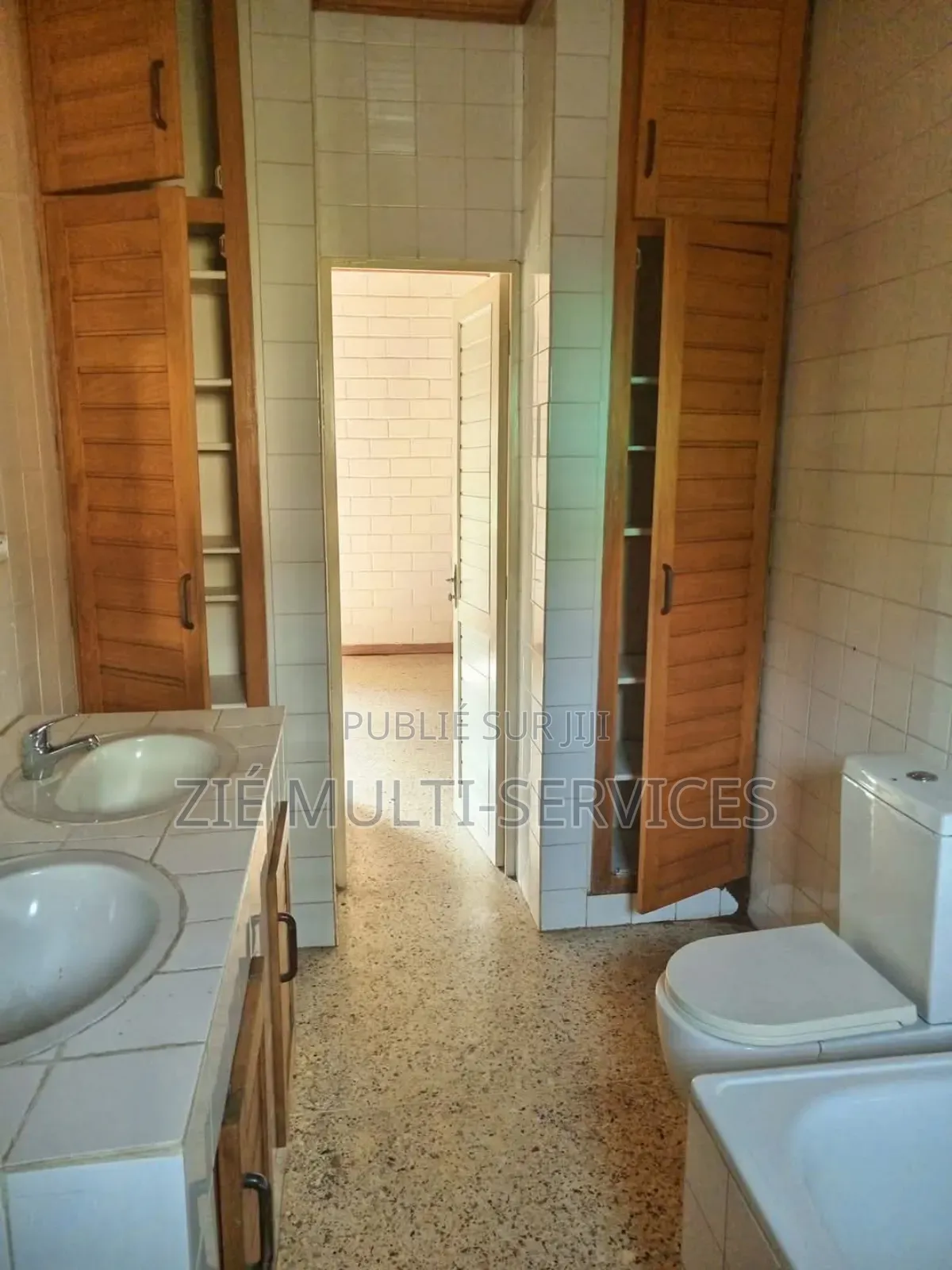 5chbre Duplex dans Zié Multi-Service, Cocody à Vendre