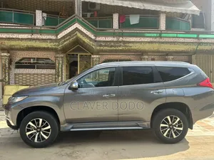 Mitsubishi Pajero 2019 Gris