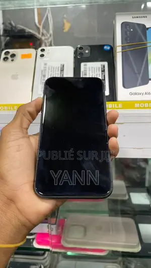 Photo - Apple iPhone 11 64 GB Black