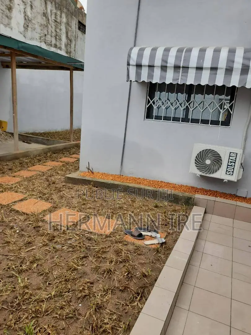 5chbre Duplex dans Cocody à Vendre