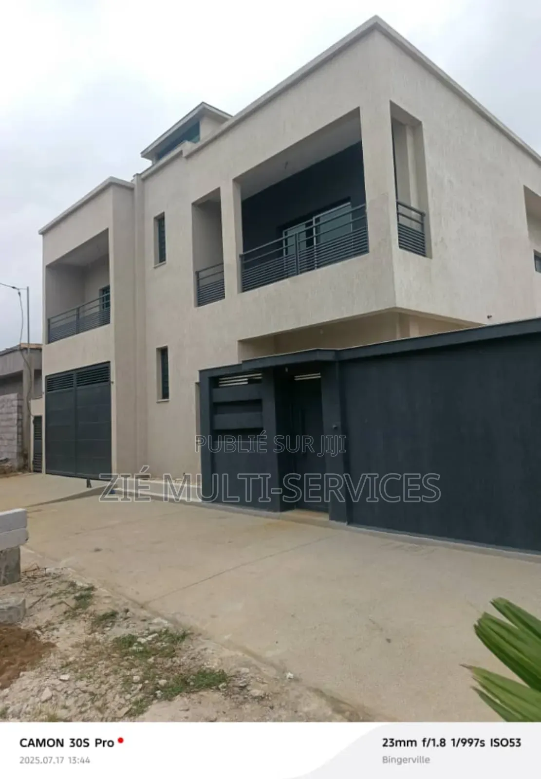 6chbre Duplex dans Zié Multi-Service, Bingerville à Vendre