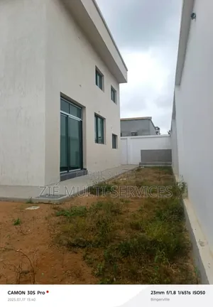 6chbre Duplex dans Zié Multi-Service, Bingerville à Vendre