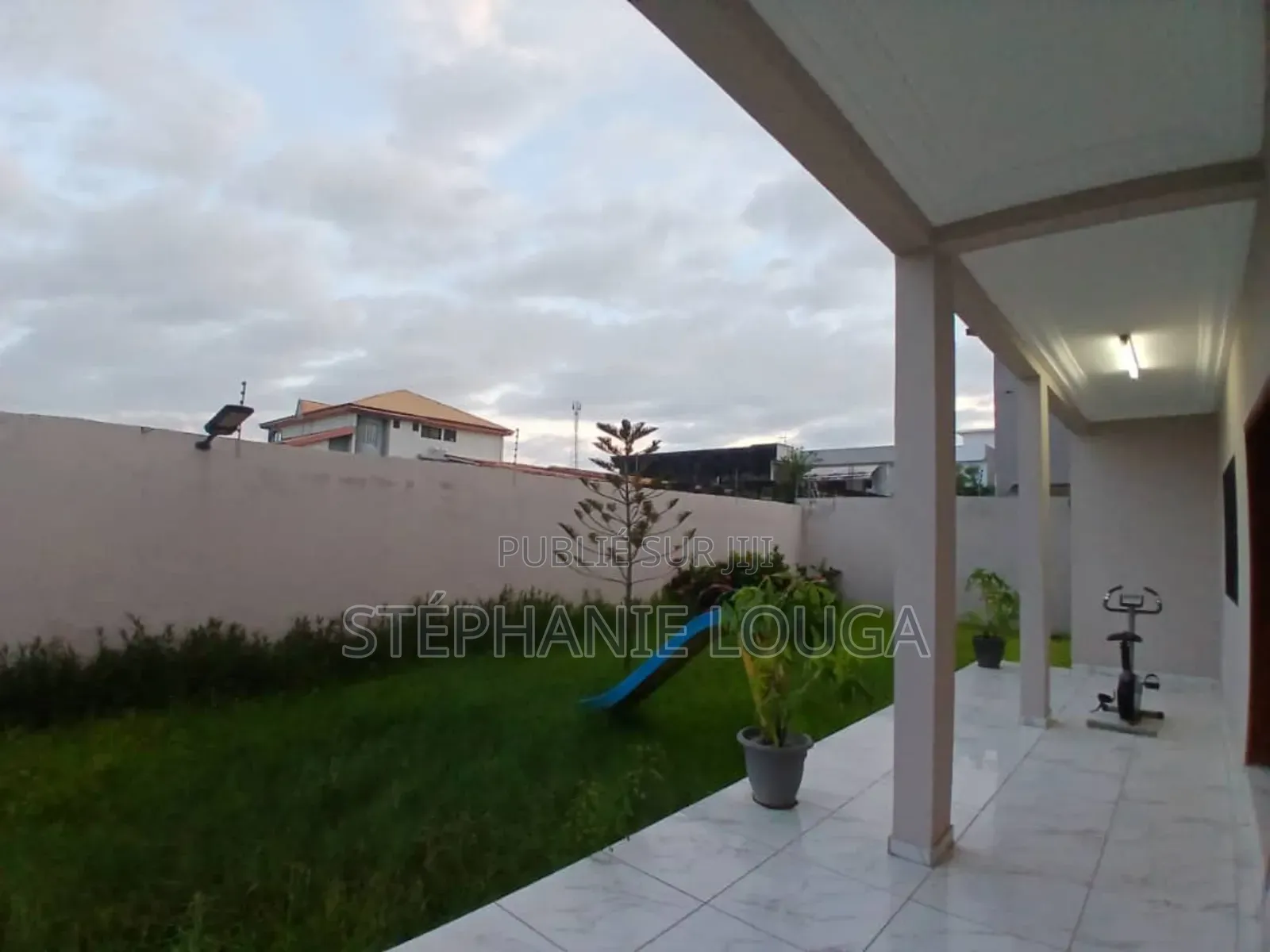 4chbre Duplex dans Grand Bassam à Louer