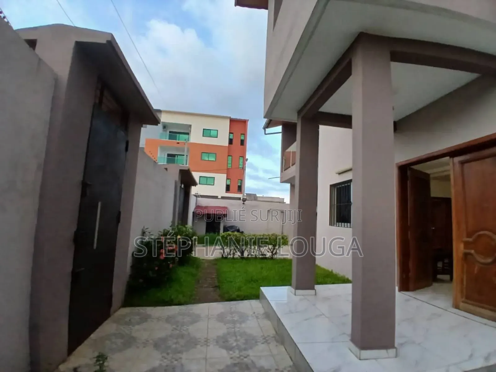 4chbre Duplex dans Grand Bassam à Louer