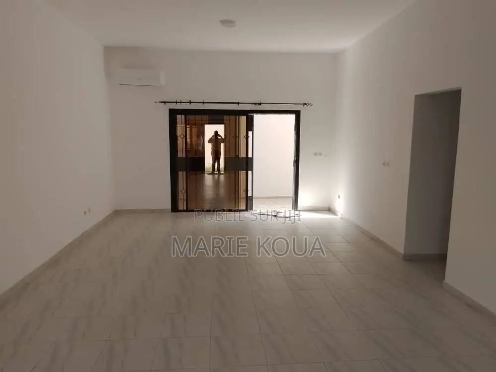 3chbre Duplex dans Grand-Bassam à Louer