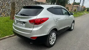 Photo - Hyundai Tucson 2015 Gris