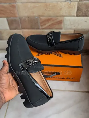 Photo - Mocassins Noirs "Chunky". Mules Ornementées