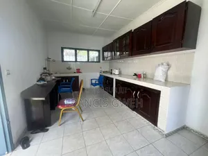 3chbre Villa dans Francis Gweh, Cocody à Louer