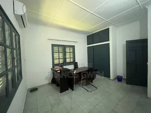 3chbre Villa dans Francis Gweh, Cocody à Louer