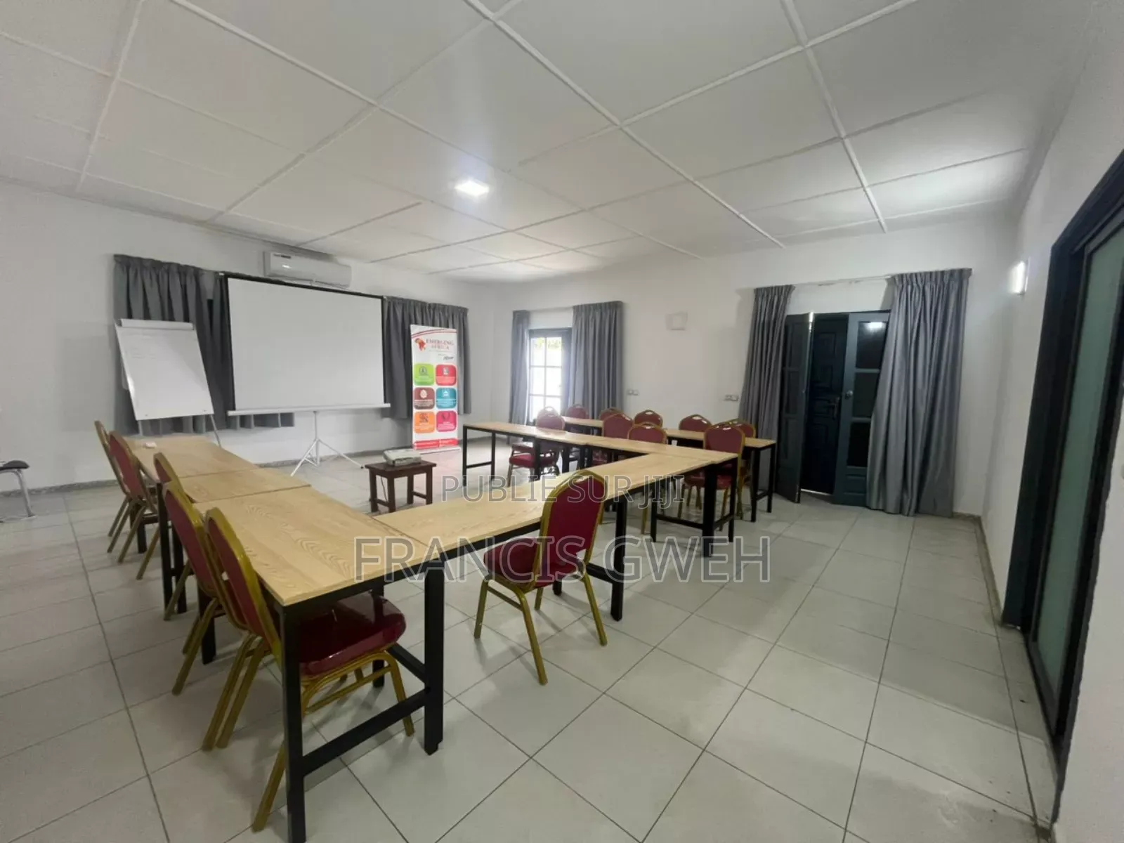 3chbre Villa dans Francis Gweh, Cocody à Louer