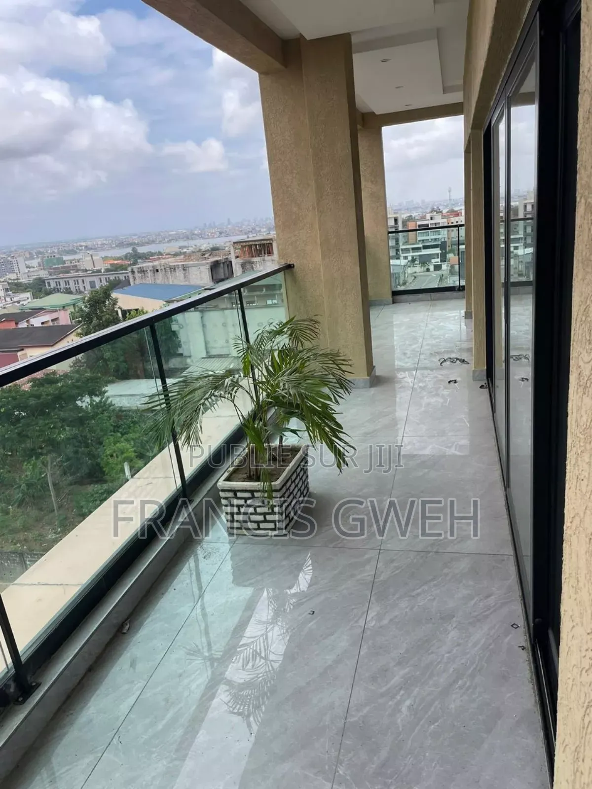 2chbre Appartement dans Francis Gweh, Cocody à Louer