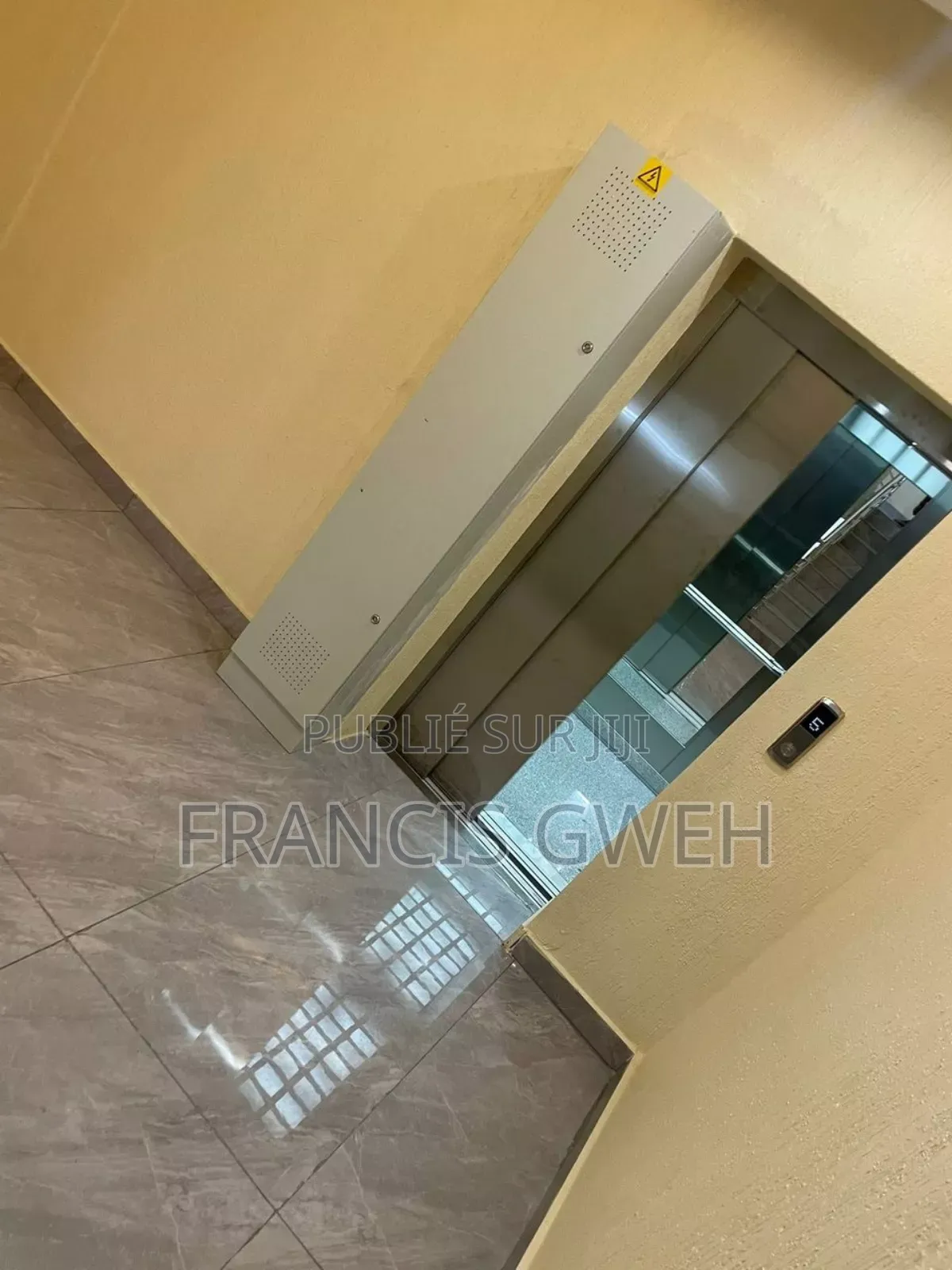2chbre Appartement dans Francis Gweh, Cocody à Louer
