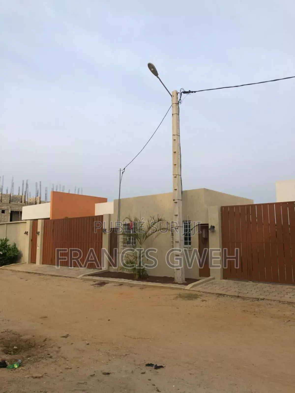 3chbre Villa dans Francis Gweh, Cocody à Louer