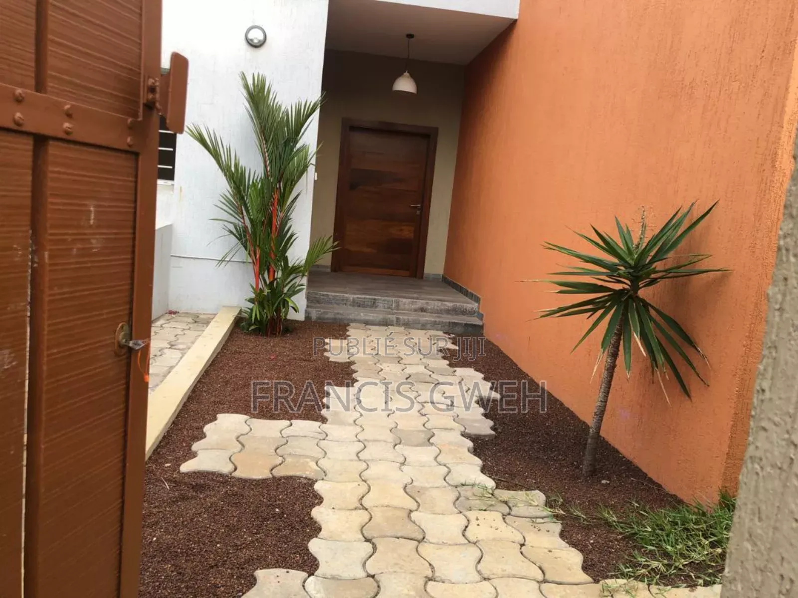 3chbre Villa dans Francis Gweh, Cocody à Louer