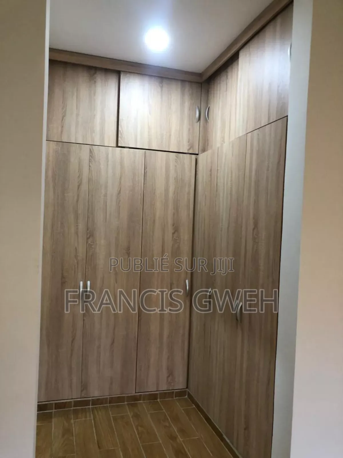 3chbre Villa dans Francis Gweh, Cocody à Louer