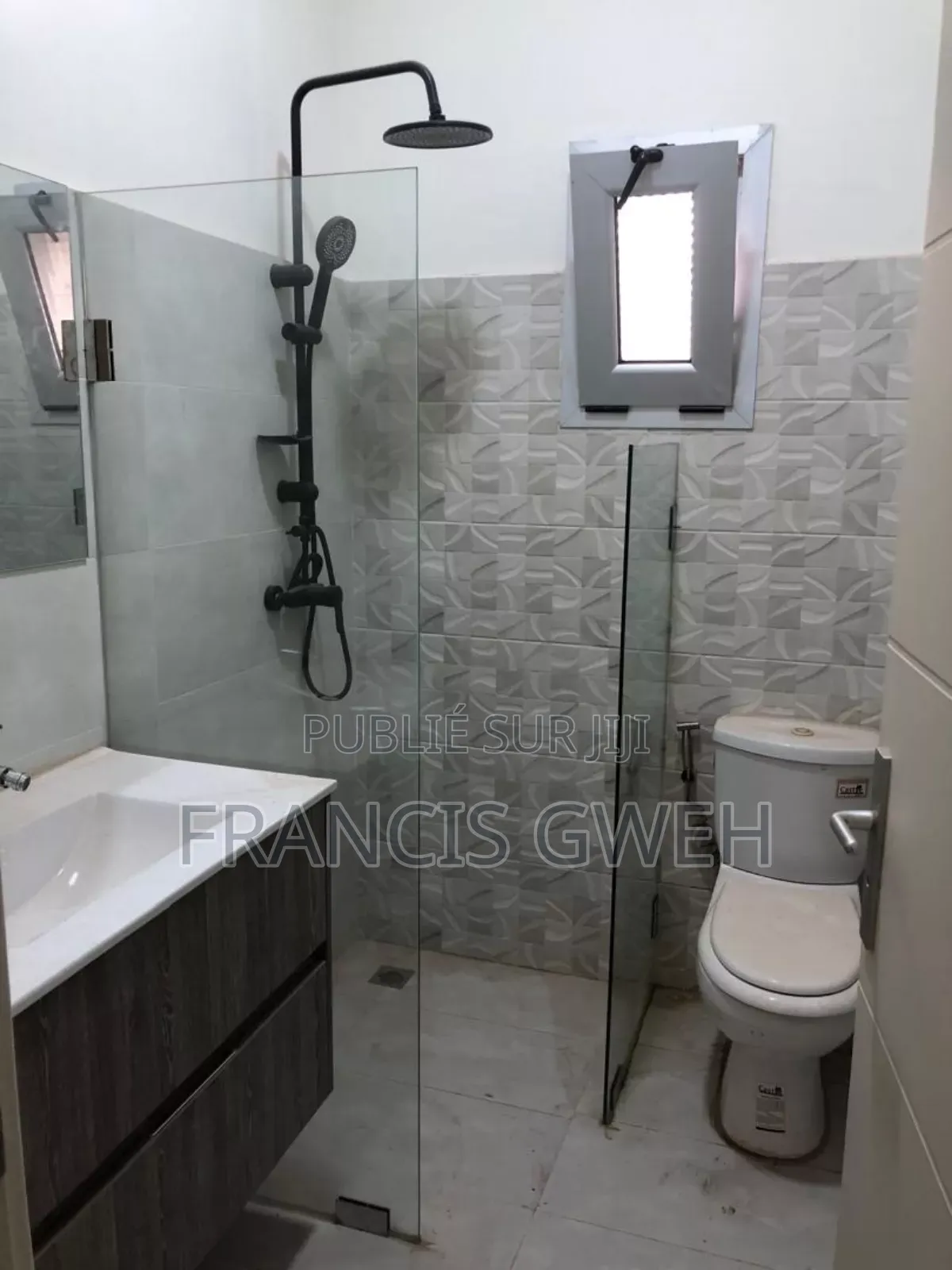 3chbre Villa dans Francis Gweh, Cocody à Louer