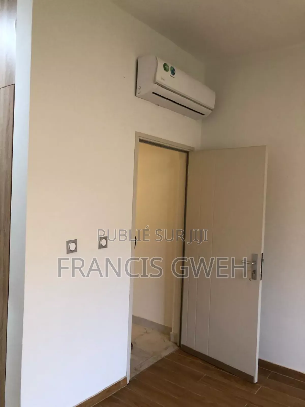 3chbre Villa dans Francis Gweh, Cocody à Louer