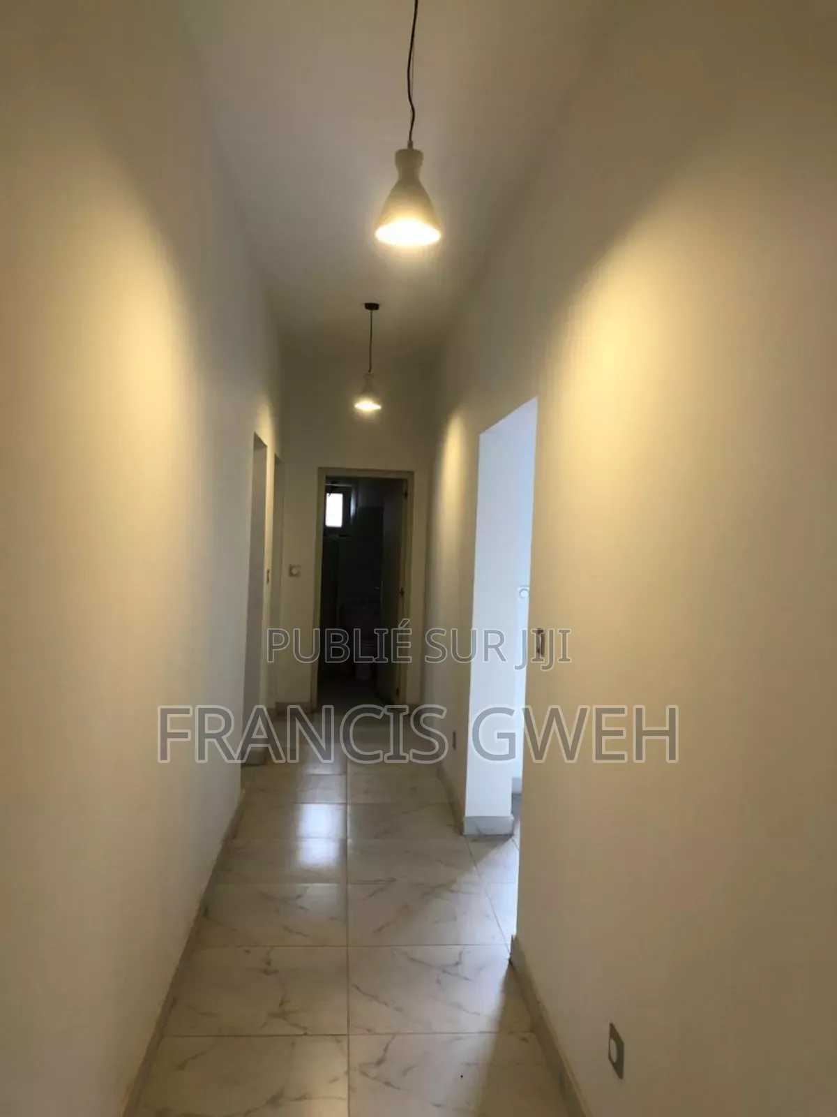 3chbre Villa dans Francis Gweh, Cocody à Louer