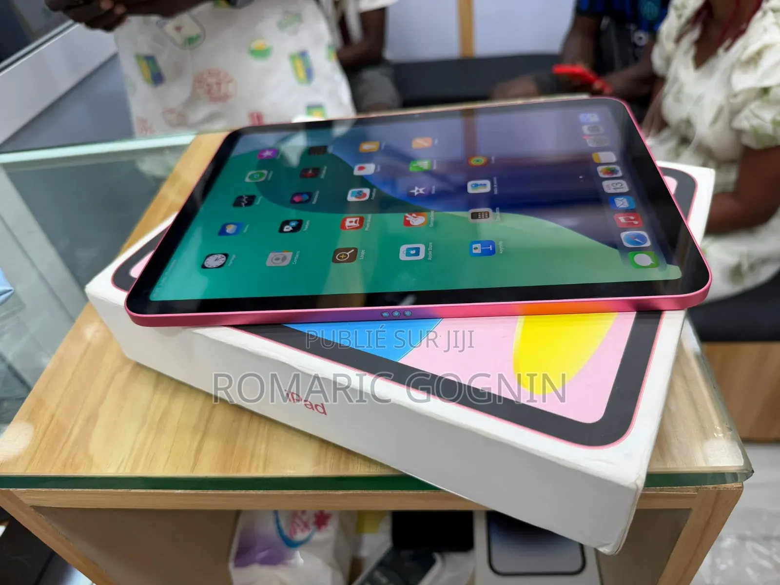 New Apple iPad (2025) 256 GO