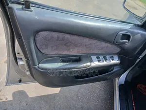 Toyota Corolla 1.4 Sedan 2002 Gris