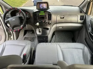 Hyundai Starex 2018 Black