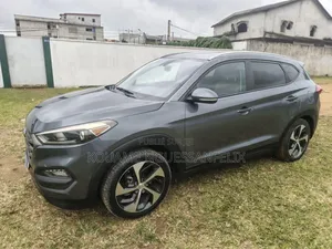 Photo - Hyundai Tucson 2016 Gris