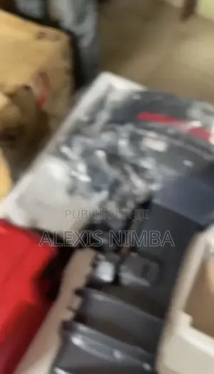 En Vente Moteur Hors-Bord Et Tout Matériaux Nautique