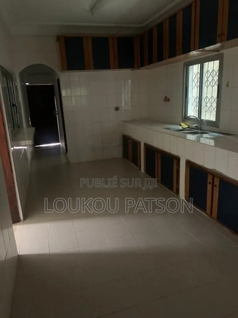 Très Belle Villa Duplex De 10 Pièces