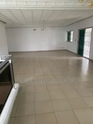 Très Belle Villa Duplex De 10 Pièces