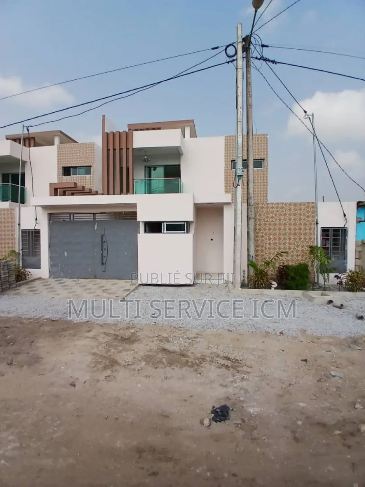 5chbre Duplex dans Ismaël Coulibaly, Bingerville à Vendre